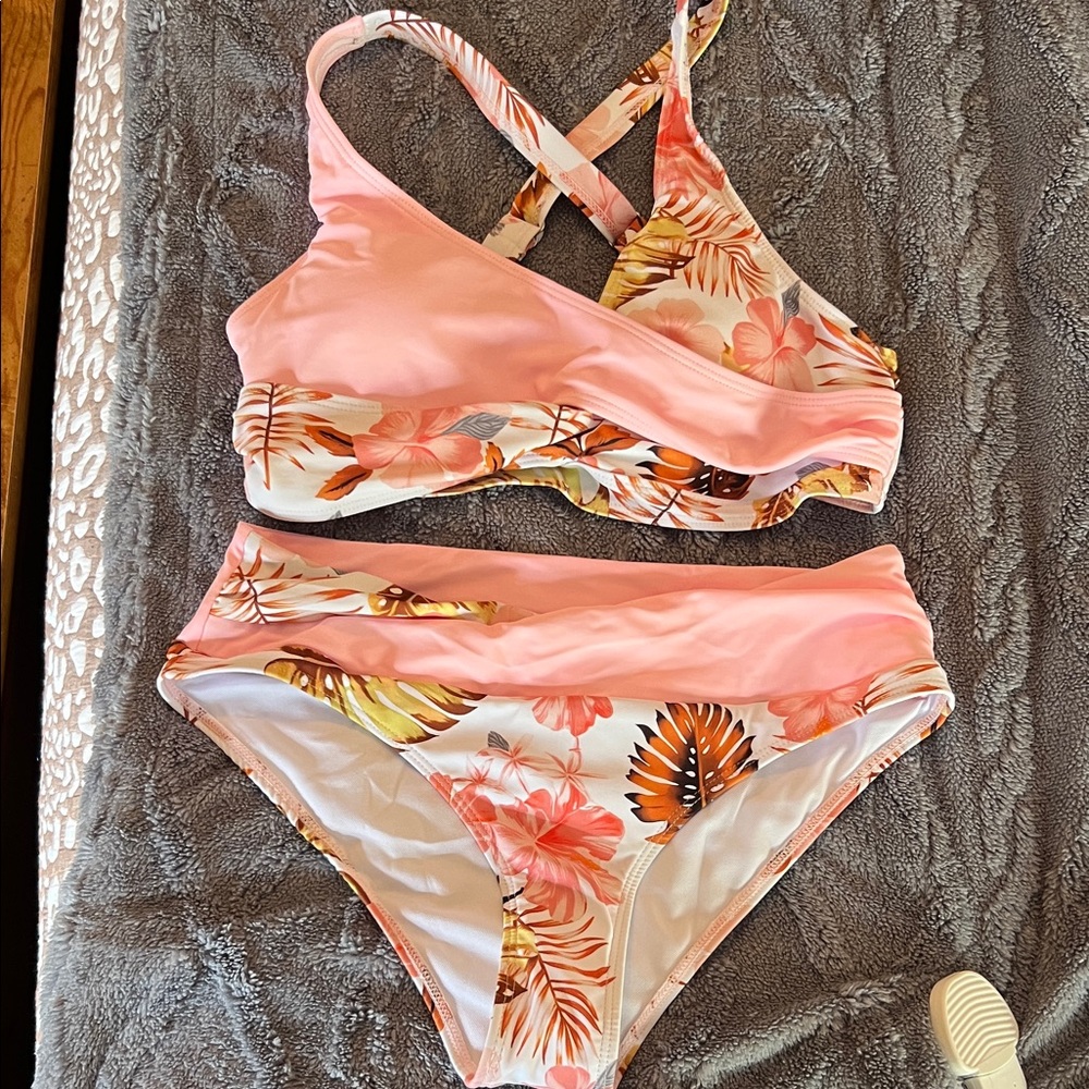SHEIN Pink Floral Crisscross Bikini Set